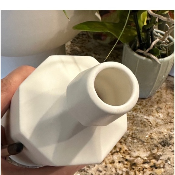 The Bright Angle Porcelain Olive Oil Dispenser - Picture 3 of 5